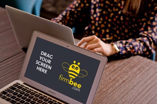 Two MacBooks on One Screen